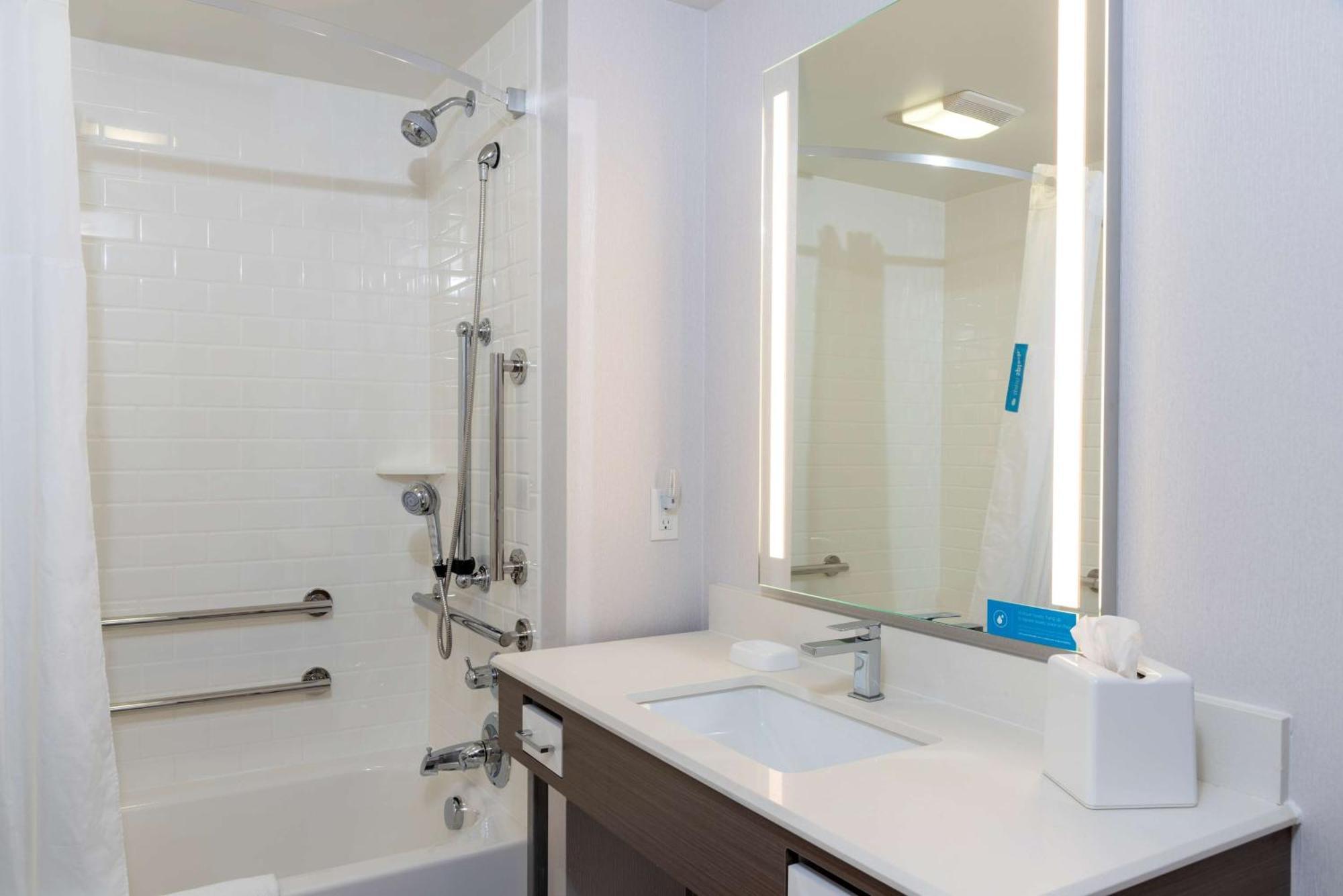 Hotel Hampton 3*