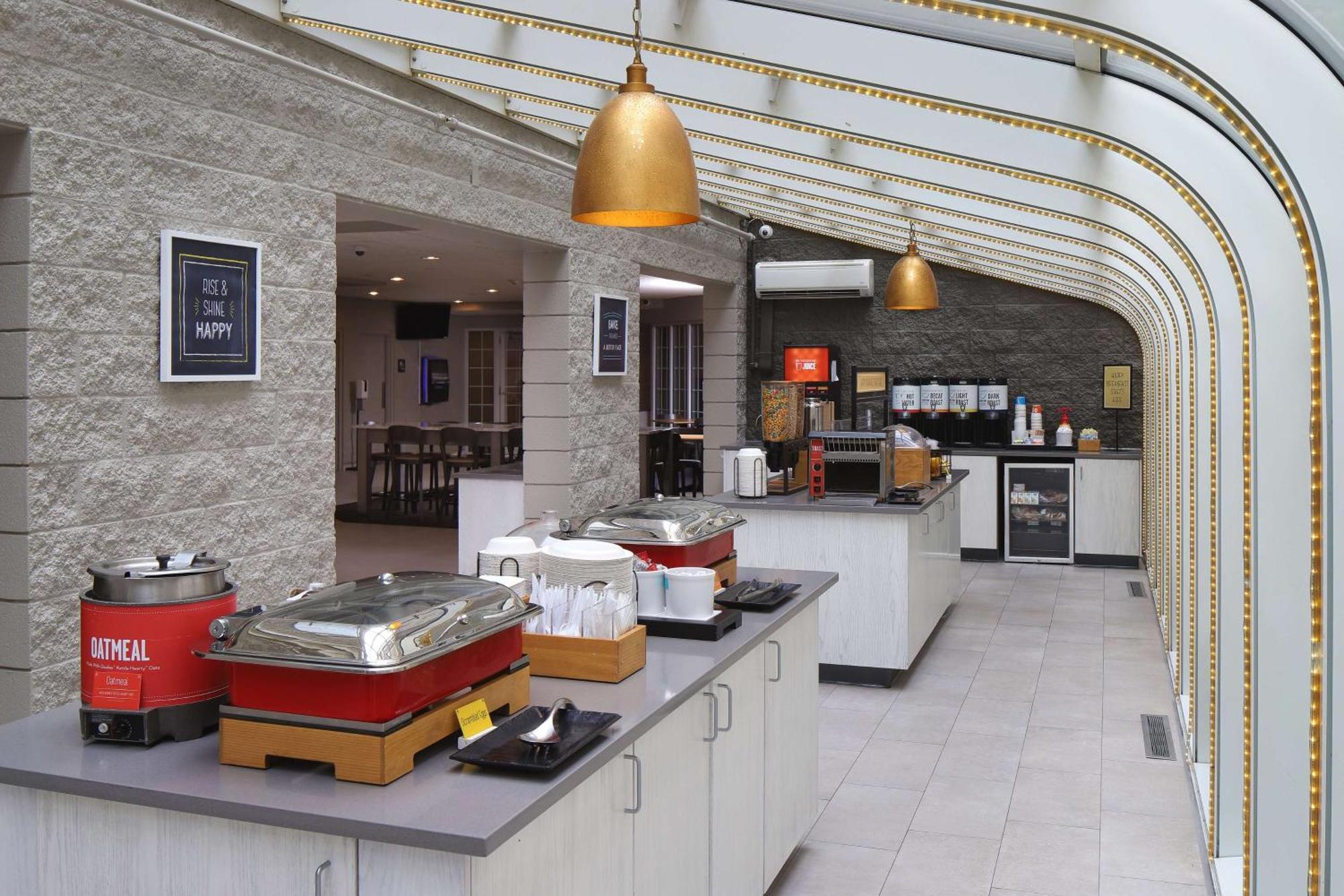 Hotel Hampton 3*
